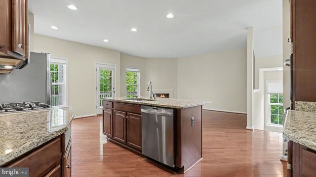 42371 TRELLIS SQ, Brambleton, VA 20148