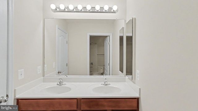 42371 TRELLIS SQ, Brambleton, VA 20148