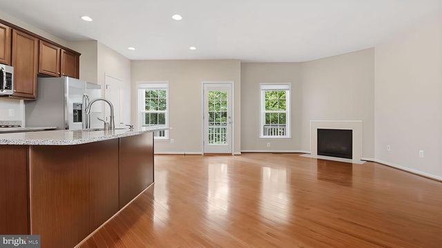42371 TRELLIS SQ, Brambleton, VA 20148
