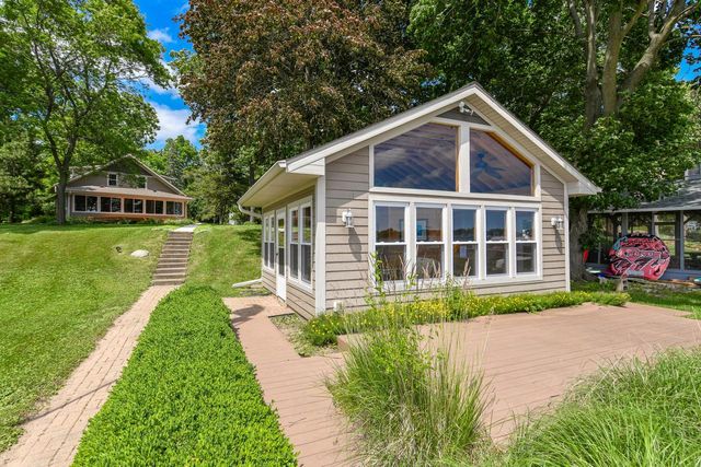 S106W20597 North Shore DRIVE, Muskego, WI 53150
