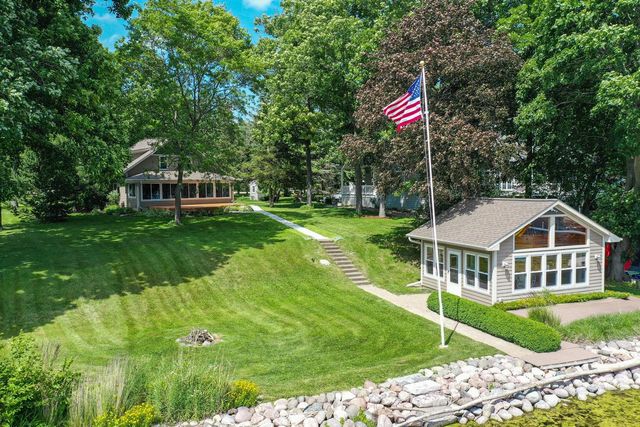 S106W20597 North Shore DRIVE, Muskego, WI 53150