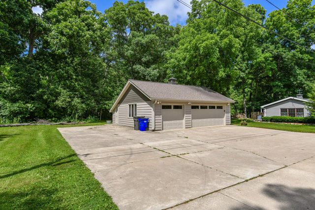 S106W20597 North Shore DRIVE, Muskego, WI 53150