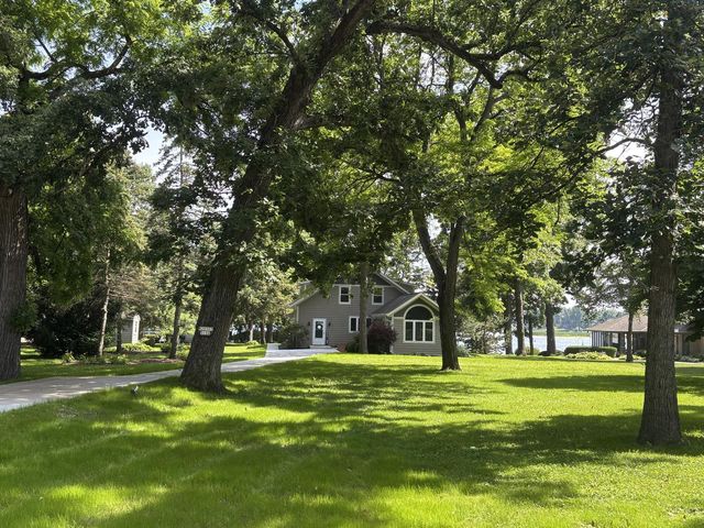 S106W20597 North Shore DRIVE, Muskego, WI 53150