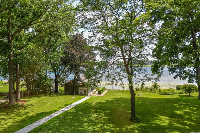 S106W20597 North Shore DRIVE, Muskego, WI 53150