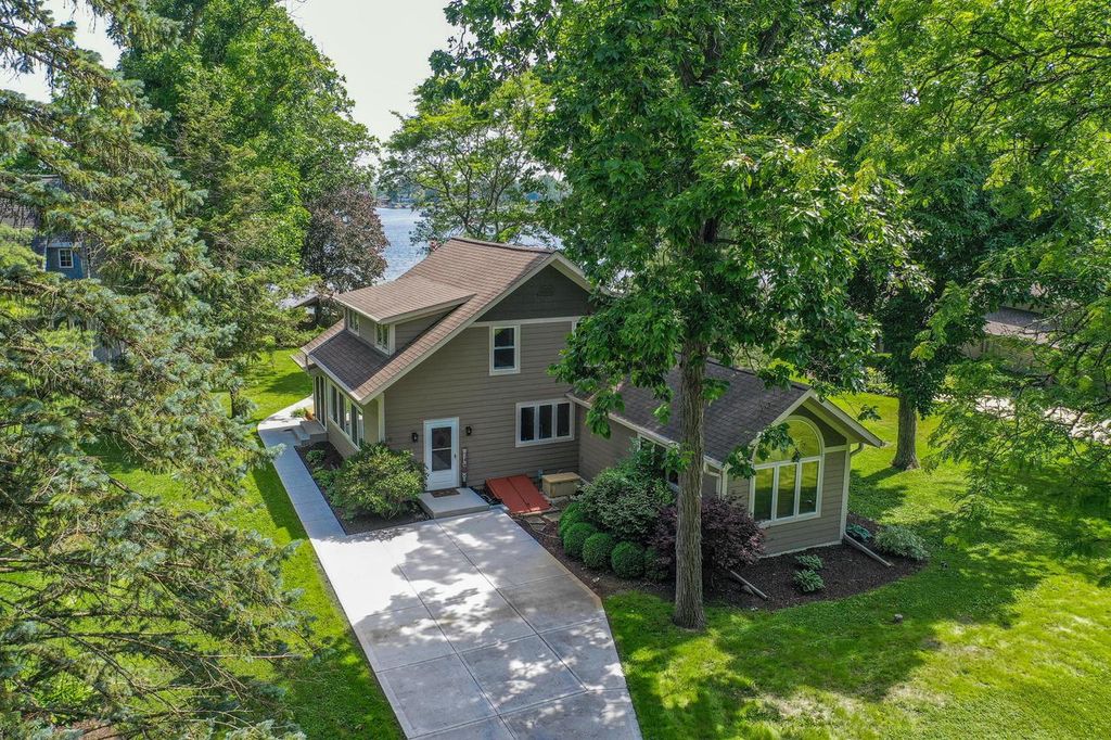 S106W20597 North Shore DRIVE, Muskego, WI 53150
