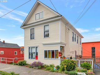 1178 Franklin St, Astoria, OR 97103