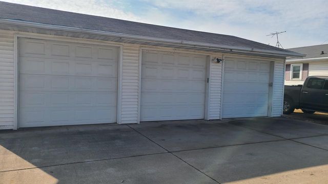 2427 MEMORIAL DRIVE, Green Bay, WI 54303