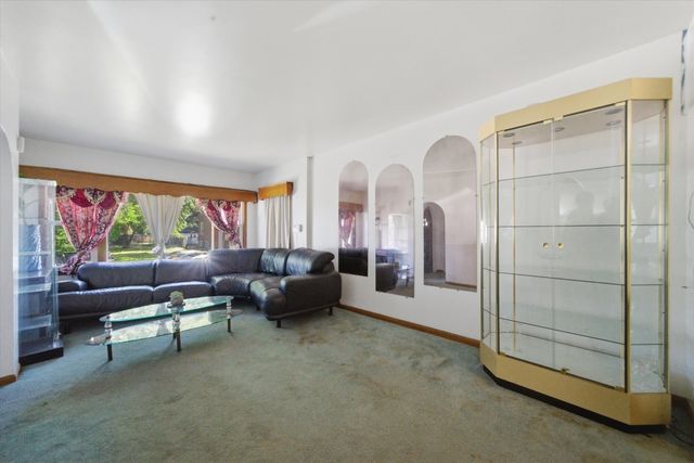 4819 W Race Avenue, Chicago, IL 60644