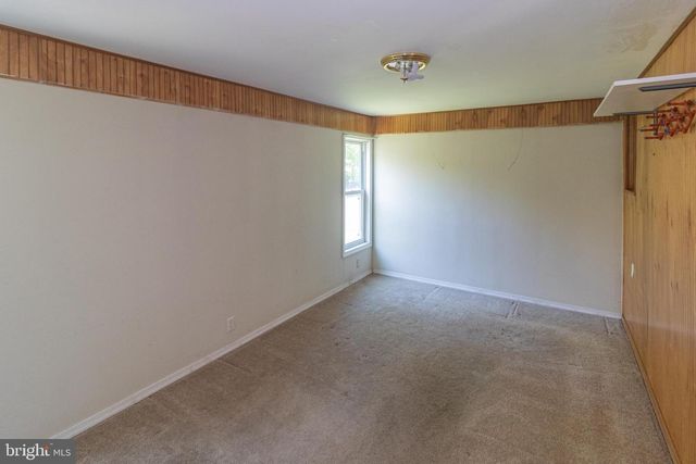 11 MOUNT LAUREL RD, Mount Laurel, NJ 08054