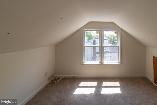 11 MOUNT LAUREL RD, Mount Laurel, NJ 08054