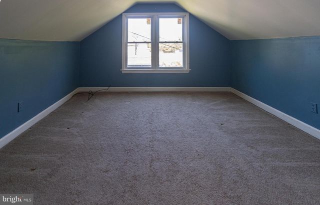 11 MOUNT LAUREL RD, Mount Laurel, NJ 08054