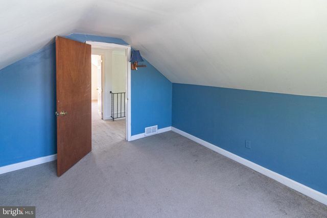 11 MOUNT LAUREL RD, Mount Laurel, NJ 08054
