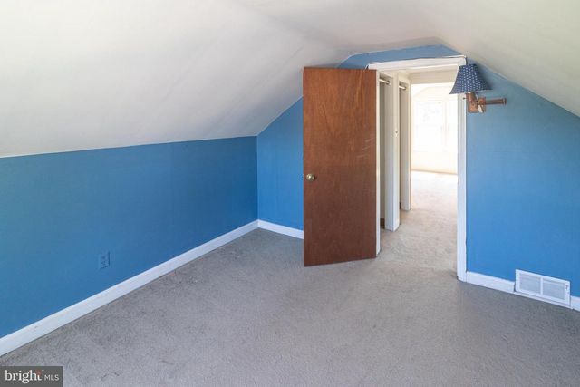 11 MOUNT LAUREL RD, Mount Laurel, NJ 08054