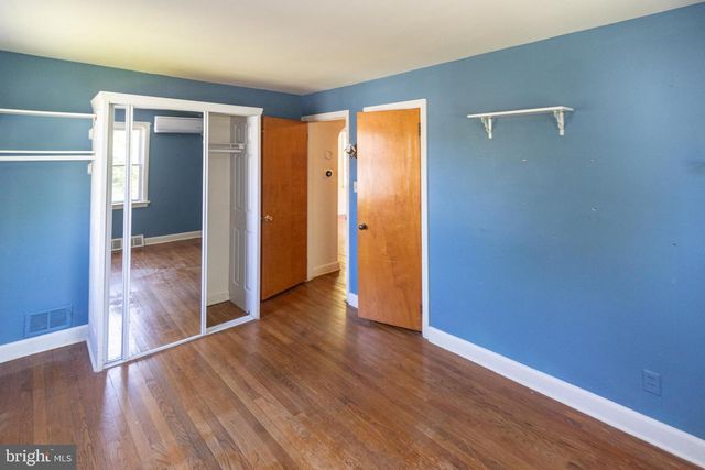 11 MOUNT LAUREL RD, Mount Laurel, NJ 08054