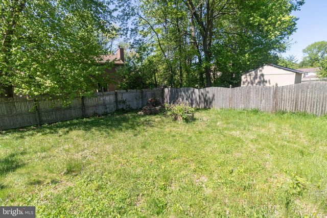 11 MOUNT LAUREL RD, Mount Laurel, NJ 08054