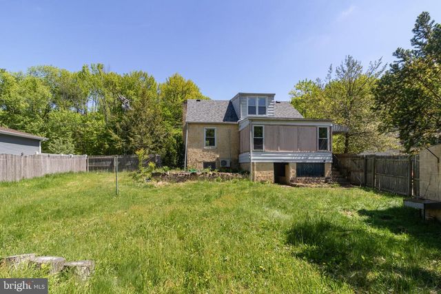 11 MOUNT LAUREL RD, Mount Laurel, NJ 08054
