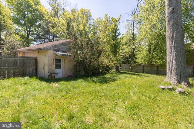11 MOUNT LAUREL RD, Mount Laurel, NJ 08054
