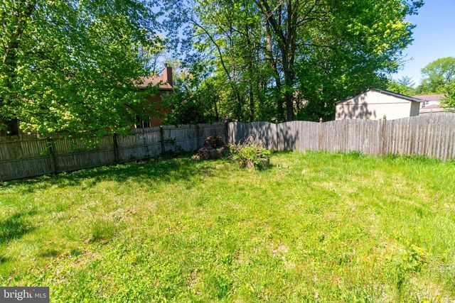 11 MOUNT LAUREL RD, Mount Laurel, NJ 08054