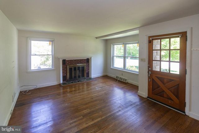 11 MOUNT LAUREL RD, Mount Laurel, NJ 08054