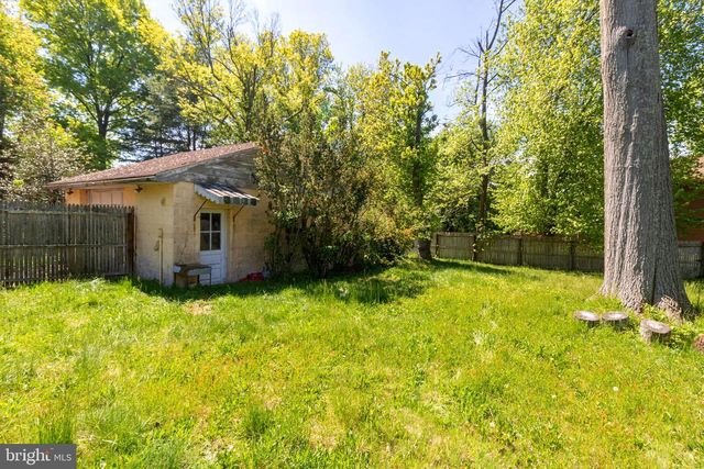 11 MOUNT LAUREL RD, Mount Laurel, NJ 08054