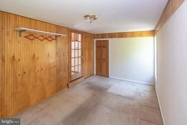 11 MOUNT LAUREL RD, Mount Laurel, NJ 08054