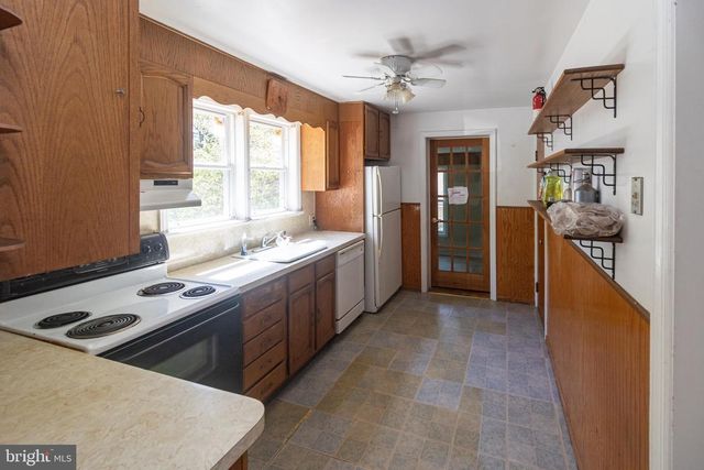 11 MOUNT LAUREL RD, Mount Laurel, NJ 08054