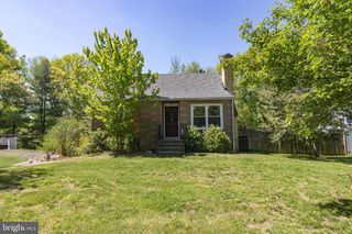 11 MOUNT LAUREL RD, Mount Laurel, NJ 08054