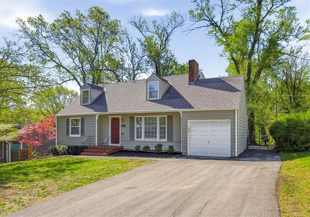 7748 Briar Drive, Prairie Village, KS 66208