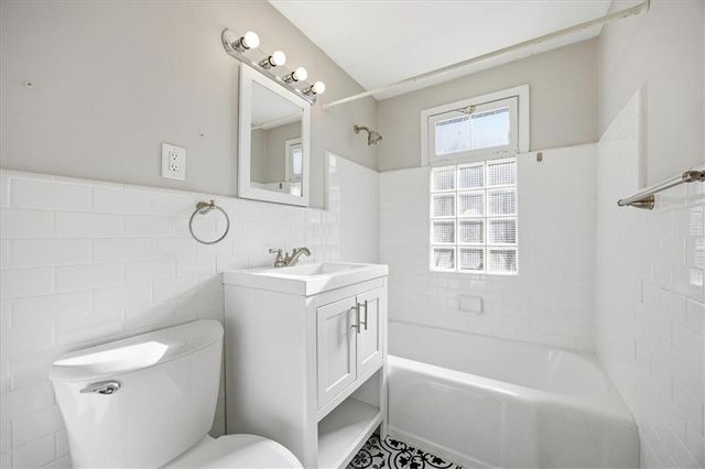 7748 Briar Drive, Prairie Village, KS 66208