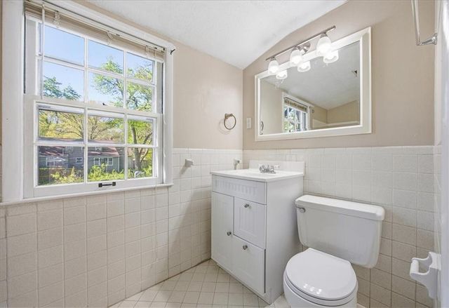 7748 Briar Drive, Prairie Village, KS 66208
