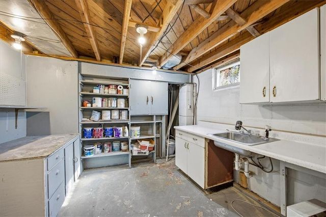 7748 Briar Drive, Prairie Village, KS 66208