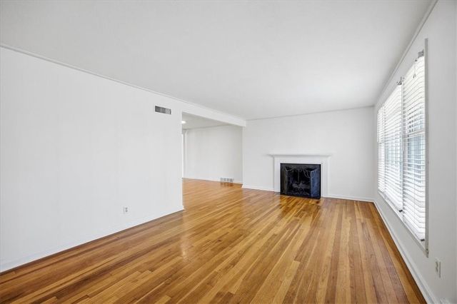 7748 Briar Drive, Prairie Village, KS 66208