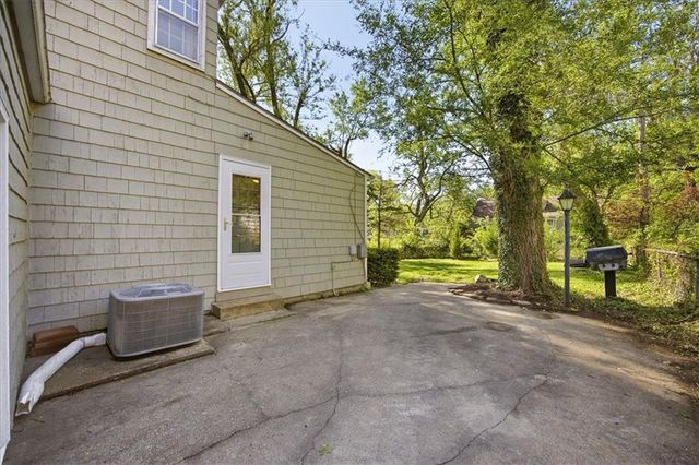 7748 Briar Drive, Prairie Village, KS 66208