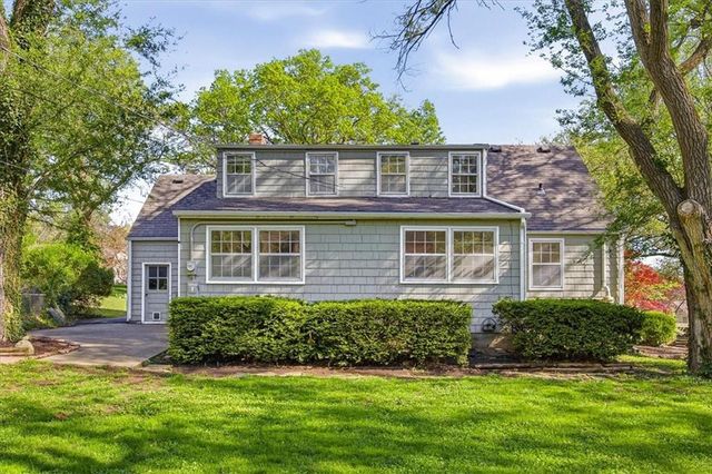 7748 Briar Drive, Prairie Village, KS 66208