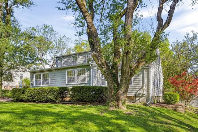 7748 Briar Drive, Prairie Village, KS 66208
