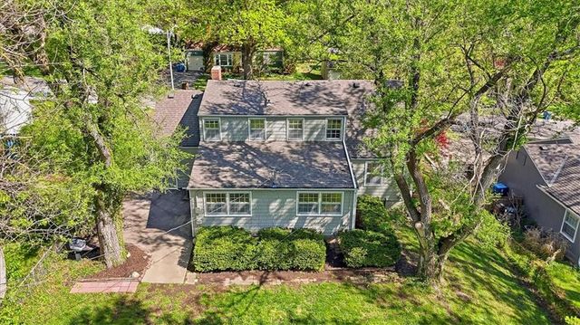 7748 Briar Drive, Prairie Village, KS 66208
