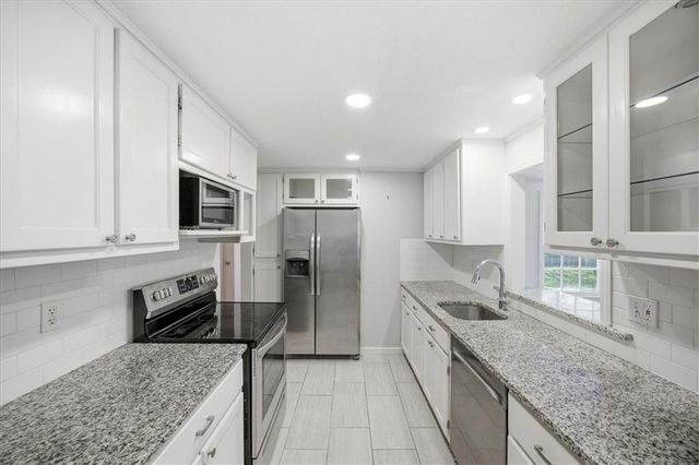 7748 Briar Drive, Prairie Village, KS 66208