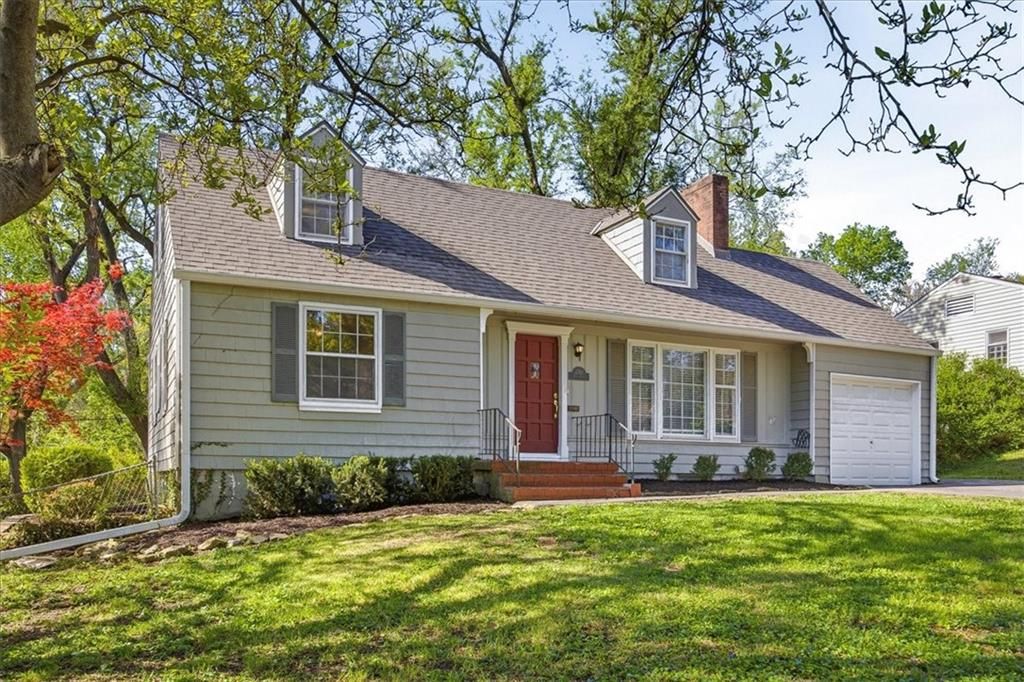 7748 Briar Drive, Prairie Village, KS 66208
