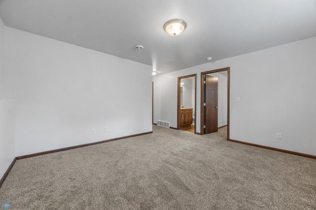 2239 35th Street Circle S, Moorhead, MN 56560