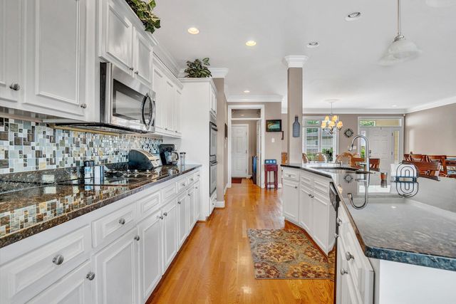 217 Shamrock CT, Huddleston, VA 24104