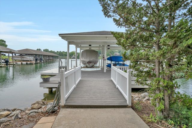 217 Shamrock CT, Huddleston, VA 24104