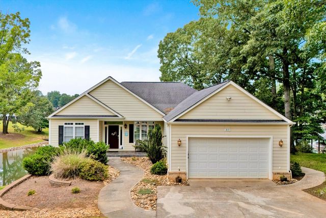 217 Shamrock CT, Huddleston, VA 24104