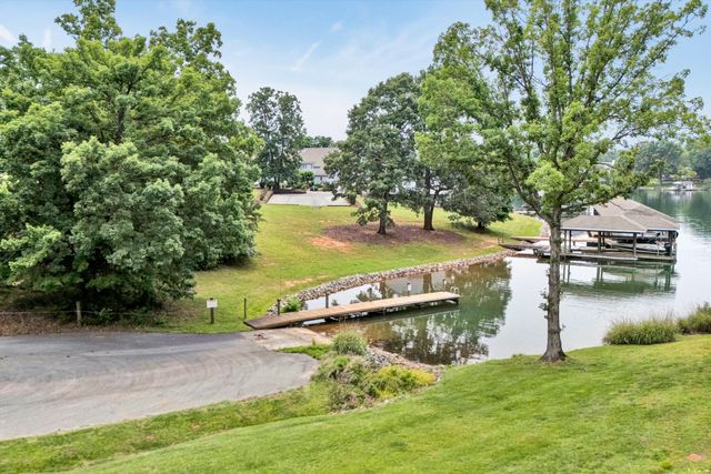 217 Shamrock CT, Huddleston, VA 24104