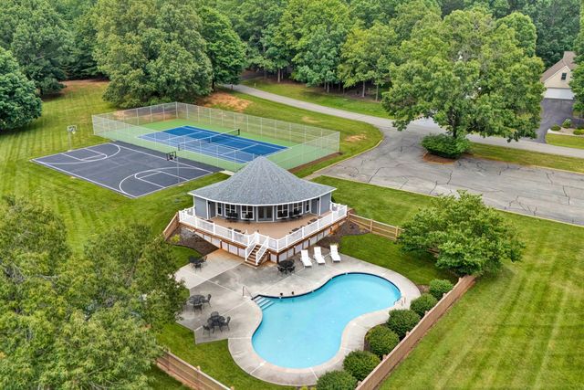 217 Shamrock CT, Huddleston, VA 24104