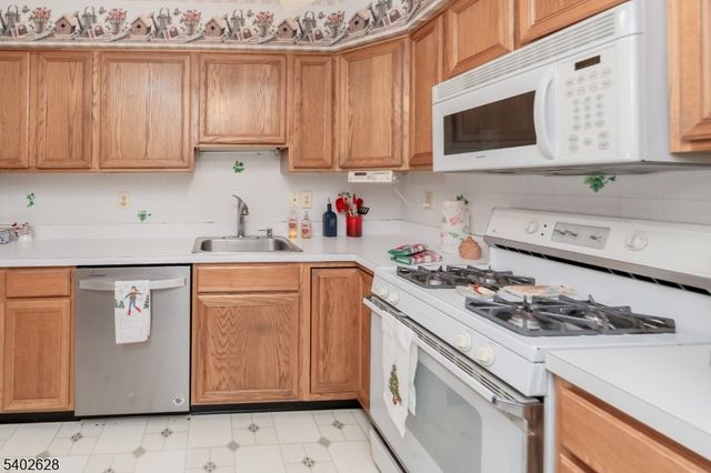 208 Canal Way, Hackettstown Town, NJ 07840