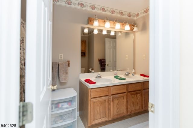 208 Canal Way, Hackettstown Town, NJ 07840