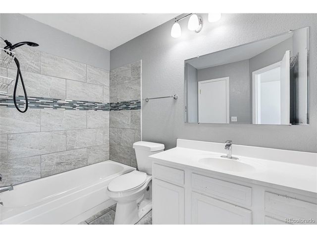 6712 S Holland Way, Littleton, CO 80128