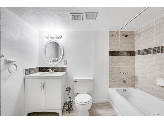 6712 S Holland Way, Littleton, CO 80128