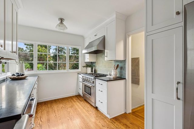 3938 3938 Oakmore Rd, Oakland, CA 94602