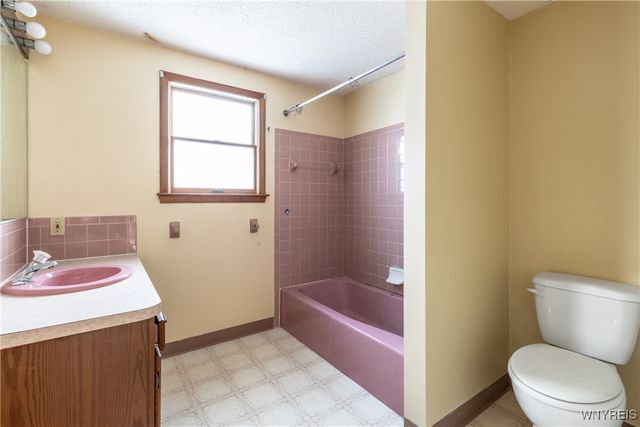 47 John Paul Ct Court, Buffalo, NY 14206